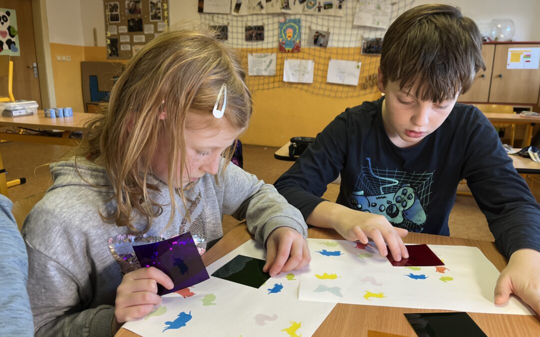 Budiž světlo! Co je světlo? Je bílé? Co vidíš? Ty nevidíš? 