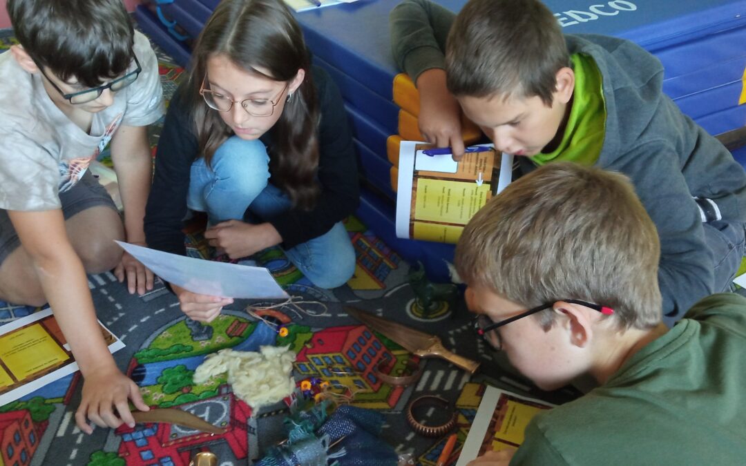 Šesťáci zkoumali pravěké předměty