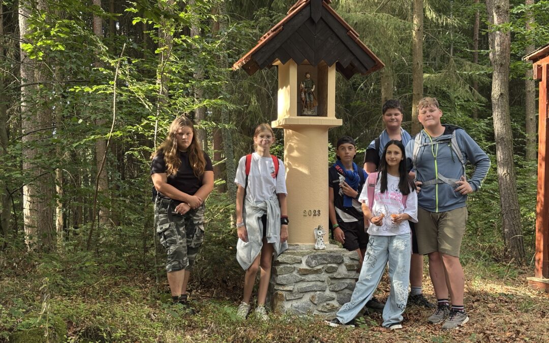 ADAPTAČNÍ TURISTICKÝ POCHOD NASTARTOVAL CELOU ŠKOLU